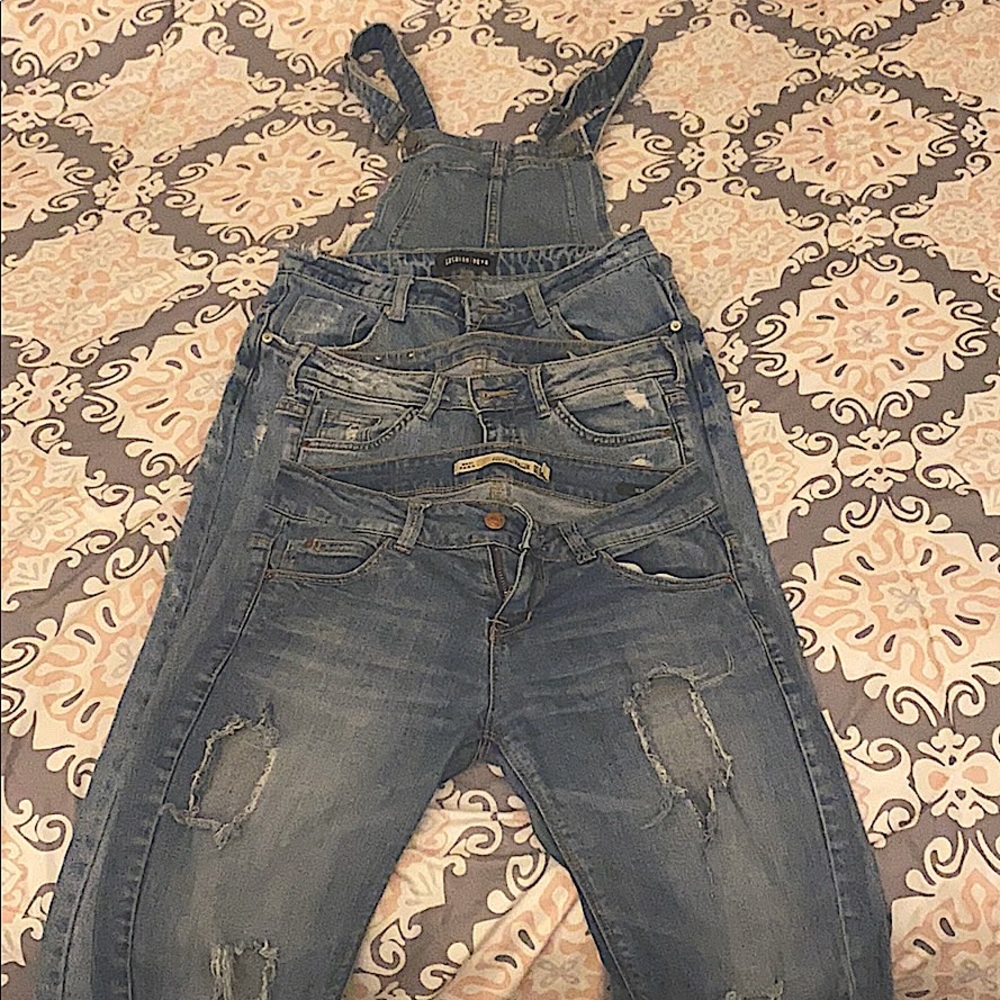 SOLD 📦 4 Denim Jeans Bundle